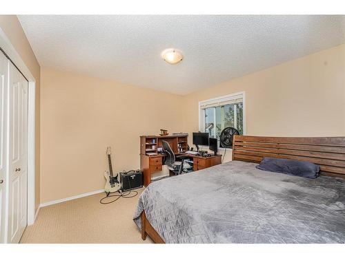 107 Everoak Green Sw, Calgary, AB - Indoor Photo Showing Bedroom