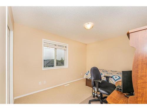 107 Everoak Green Sw, Calgary, AB - Indoor Photo Showing Other Room