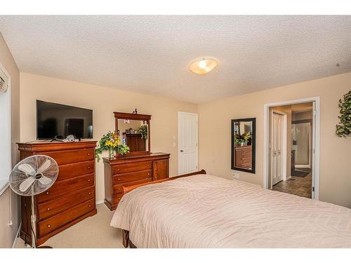 107 Everoak Green Sw, Calgary, AB - Indoor Photo Showing Bedroom