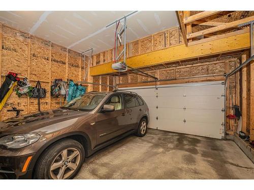 107 Everoak Green Sw, Calgary, AB - Indoor Photo Showing Garage