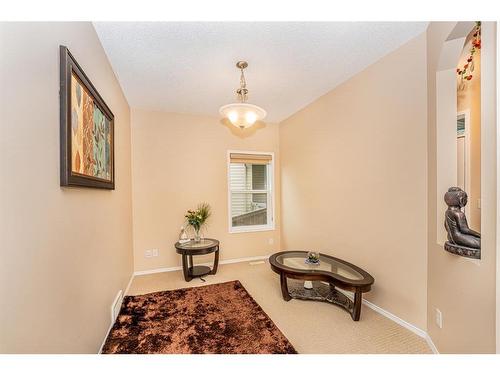 107 Everoak Green Sw, Calgary, AB - Indoor Photo Showing Other Room