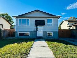 224 WHITAKER Close NE Calgary, AB T1Y 5K3