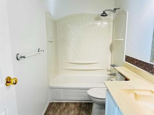 224 Whitaker Close Ne, Calgary, AB - Indoor Photo Showing Bathroom