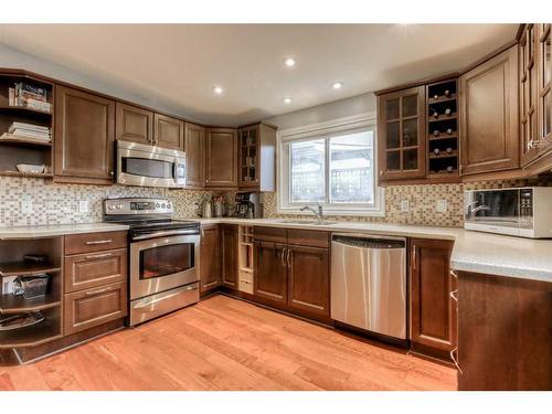 6632 Dalrymple Way Nw, Calgary, AB - Indoor Photo Showing Kitchen