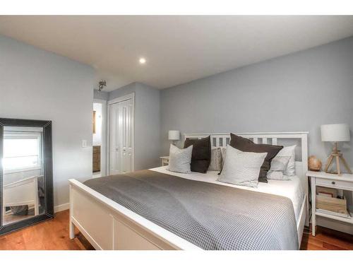 6632 Dalrymple Way Nw, Calgary, AB - Indoor Photo Showing Bedroom