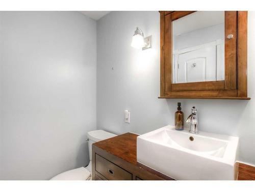 6632 Dalrymple Way Nw, Calgary, AB - Indoor Photo Showing Bathroom