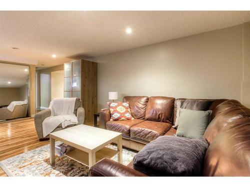 6632 Dalrymple Way Nw, Calgary, AB - Indoor Photo Showing Living Room