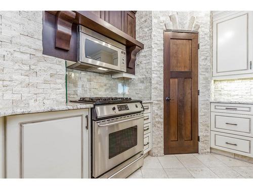 404-837 2 Avenue Sw, Calgary, AB - Indoor Photo Showing Kitchen With Upgraded Kitchen