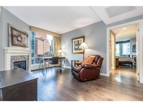 404-837 2 Avenue Sw, Calgary, AB - Indoor Photo Showing Living Room With Fireplace