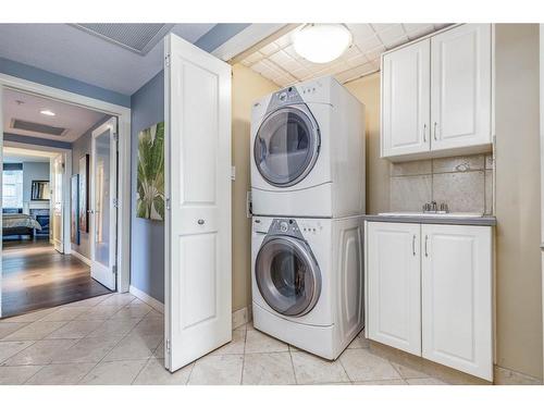 404-837 2 Avenue Sw, Calgary, AB - Indoor Photo Showing Laundry Room