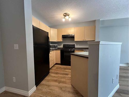 4104-604 8Th Street Sw, Airdrie, AB - Indoor Photo Showing Kitchen