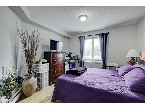 4104-604 8Th Street Sw, Airdrie, AB - Indoor Photo Showing Bedroom