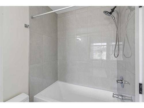 308-156 Park Street, Cochrane, AB - Indoor Photo Showing Bathroom