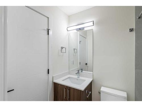 308-156 Park Street, Cochrane, AB - Indoor Photo Showing Bathroom