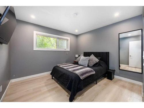 66 Fairview Crescent Se, Calgary, AB - Indoor Photo Showing Bedroom