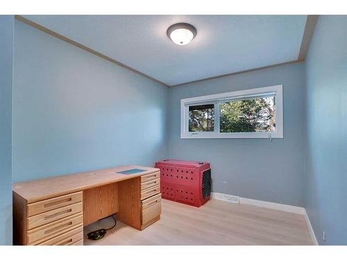 66 Fairview Crescent Se, Calgary, AB - Indoor Photo Showing Bathroom