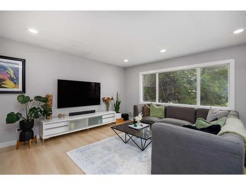 66 Fairview Crescent Se, Calgary, AB - Indoor Photo Showing Living Room