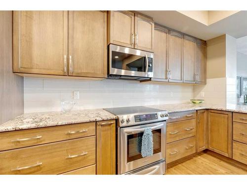 291 Reunion Green Nw, Airdrie, AB - Indoor Photo Showing Kitchen