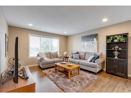 291 Reunion Green Nw, Airdrie, AB - Indoor Photo Showing Living Room