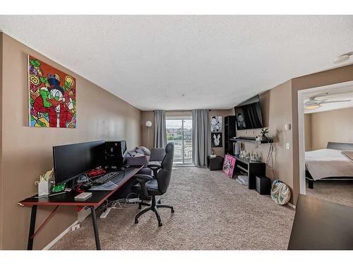 2216-2518 Fish Creek Boulevard Sw, Calgary, AB - Indoor