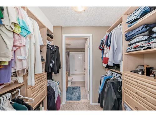 2216-2518 Fish Creek Boulevard Sw, Calgary, AB - Indoor With Storage