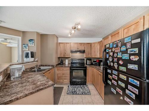 2216-2518 Fish Creek Boulevard Sw, Calgary, AB - Indoor Photo Showing Kitchen With Double Sink