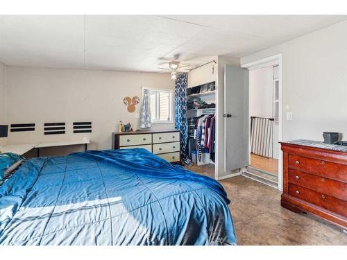 80 Spring Haven Close Se, Airdrie, AB - Indoor Photo Showing Bedroom