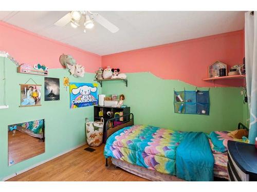 80 Spring Haven Close Se, Airdrie, AB - Indoor Photo Showing Bedroom