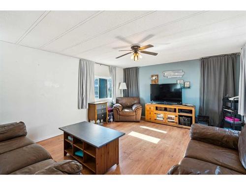 80 Spring Haven Close Se, Airdrie, AB - Indoor Photo Showing Living Room