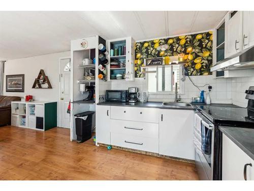 80 Spring Haven Close Se, Airdrie, AB - Indoor Photo Showing Kitchen