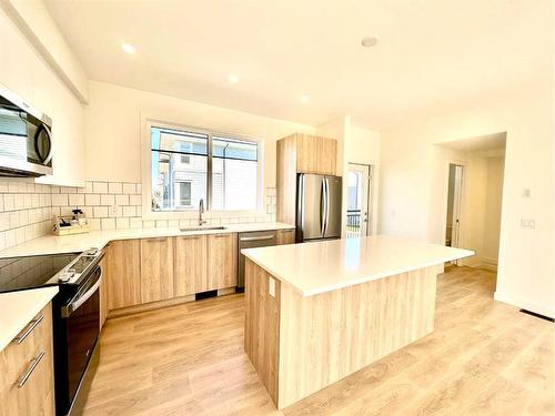 503-857 Belmont Drive Sw, Calgary, AB - Indoor Photo Showing Kitchen With Stainless Steel Kitchen With Upgraded Kitchen