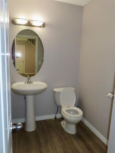 70 Saddlecrest Terrace Ne, Calgary, AB - Indoor Photo Showing Bathroom