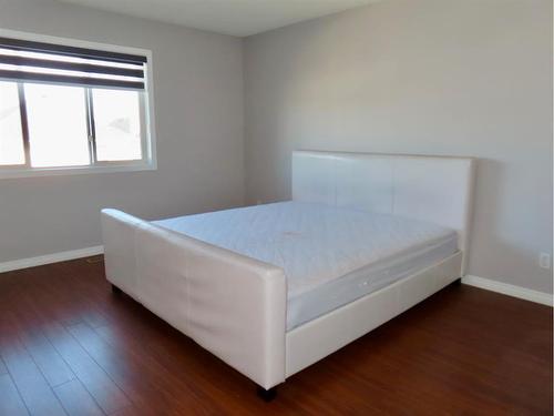 70 Saddlecrest Terrace Ne, Calgary, AB - Indoor Photo Showing Bedroom