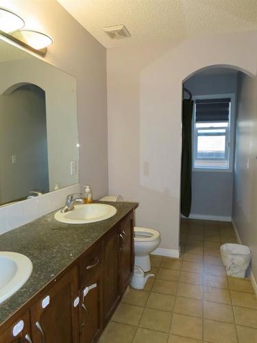 70 Saddlecrest Terrace Ne, Calgary, AB - Indoor Photo Showing Bathroom