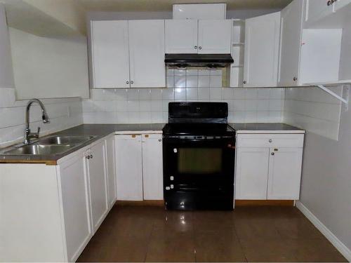 70 Saddlecrest Terrace Ne, Calgary, AB - Indoor Photo Showing Kitchen With Double Sink