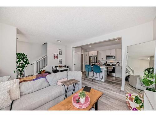 27 Tuscany Summit Square Nw, Calgary, AB - Indoor Photo Showing Living Room