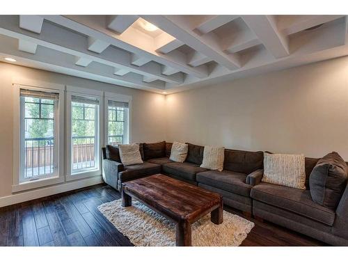 4175 28 Avenue Sw, Calgary, AB - Indoor Photo Showing Living Room