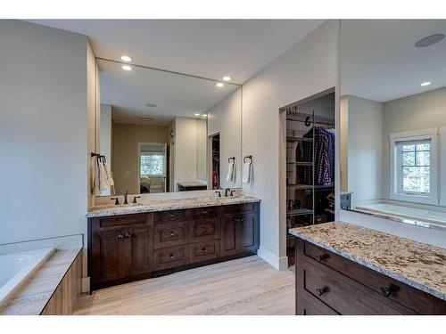 4175 28 Avenue Sw, Calgary, AB - Indoor Photo Showing Bathroom