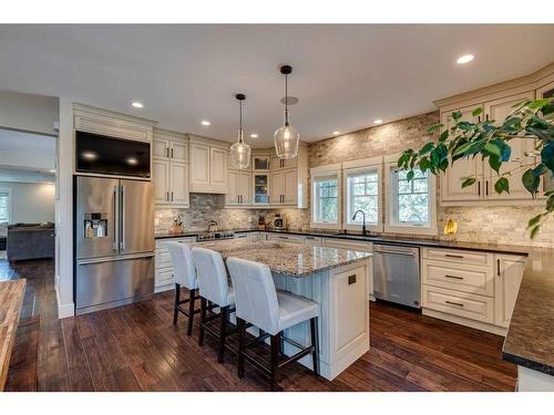 4175 28 Avenue Sw, Calgary, AB - Indoor Photo Showing Kitchen With Upgraded Kitchen