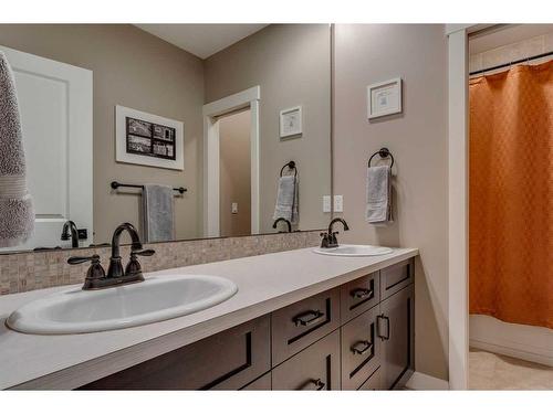 4175 28 Avenue Sw, Calgary, AB - Indoor Photo Showing Bathroom