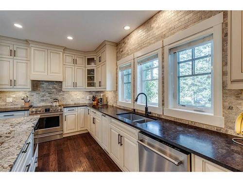 4175 28 Avenue Sw, Calgary, AB - Indoor Photo Showing Kitchen With Double Sink With Upgraded Kitchen