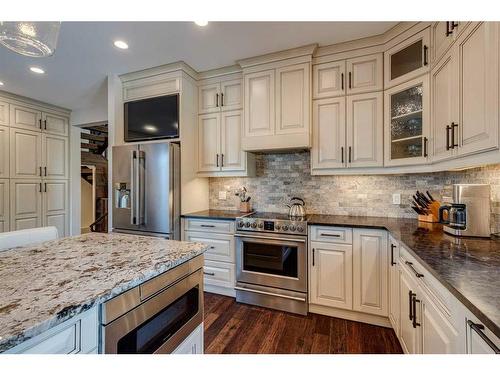 4175 28 Avenue Sw, Calgary, AB - Indoor Photo Showing Kitchen With Upgraded Kitchen