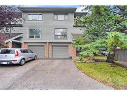 545 Point Mckay Grove NW Calgary, AB T3B 5C5