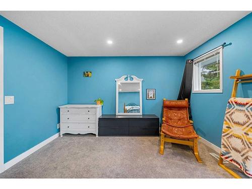 545 Point Mckay Grove Nw, Calgary, AB - Indoor Photo Showing Bedroom