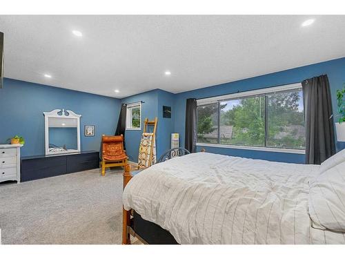 545 Point Mckay Grove Nw, Calgary, AB - Indoor Photo Showing Bedroom