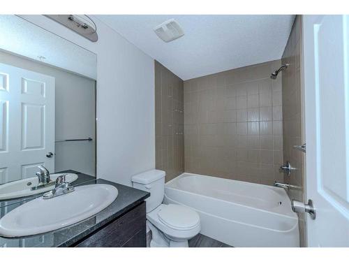 106-7110 80 Avenue Ne, Calgary, AB - Indoor Photo Showing Bathroom