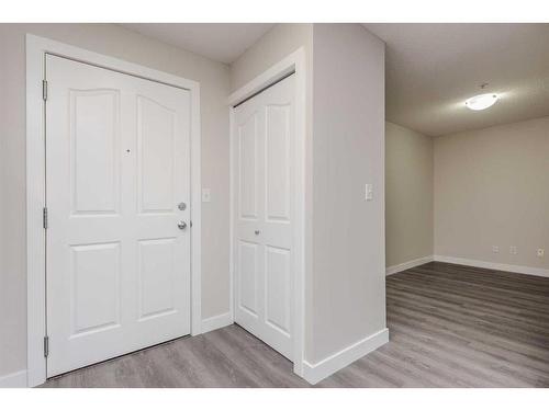 106-7110 80 Avenue Ne, Calgary, AB - Indoor Photo Showing Other Room