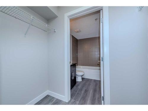 106-7110 80 Avenue Ne, Calgary, AB - Indoor Photo Showing Bathroom