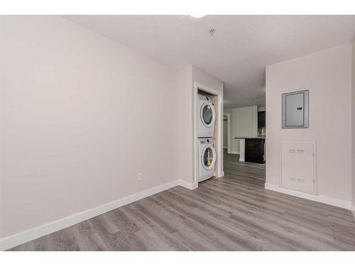 106-7110 80 Avenue Ne, Calgary, AB - Indoor Photo Showing Laundry Room