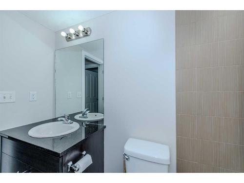 106-7110 80 Avenue Ne, Calgary, AB - Indoor Photo Showing Bathroom